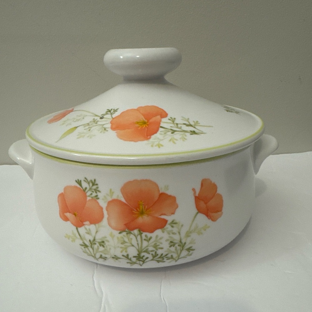 NORITAKE CHINA PROGRESSION BRIGHT SIDE Casserole dish with lid. Japan Poppies